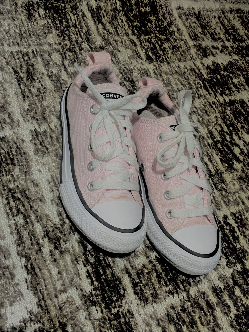 NWOY Youth size 1 Converse Light Pink Low Top Canvas Sneakers